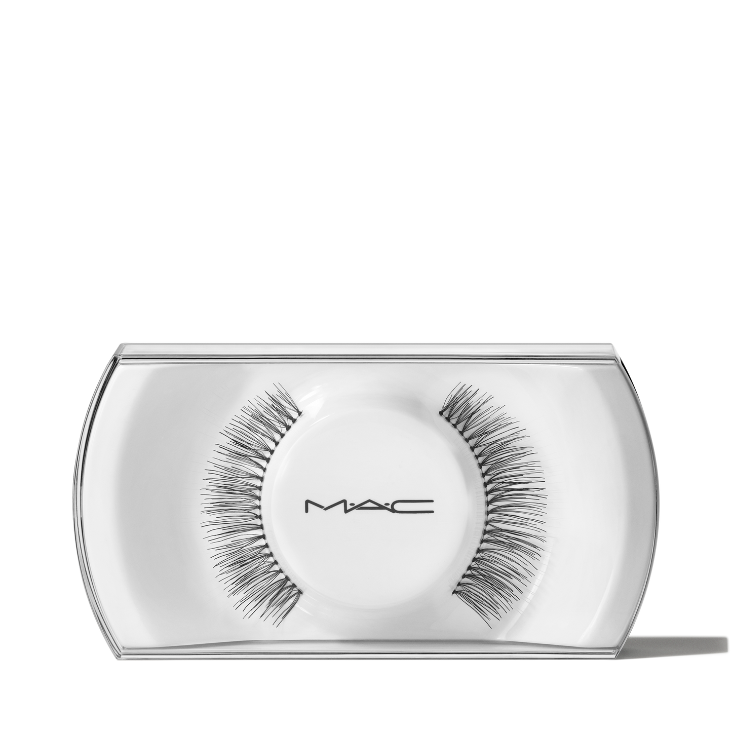 M A C LASH 4 Idol Lash with enhanced lash definition for Daily Makeup
