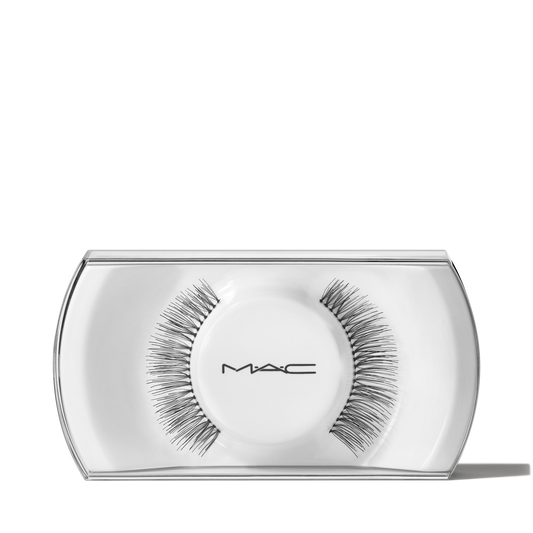 M A C LASH 4 Idol Lash with enhanced lash definition for Daily Makeup