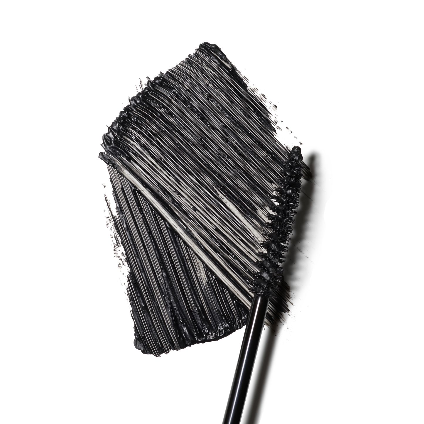Extended Play Gigablack Lash Mascara with defined looking lashes for Daily Makeup