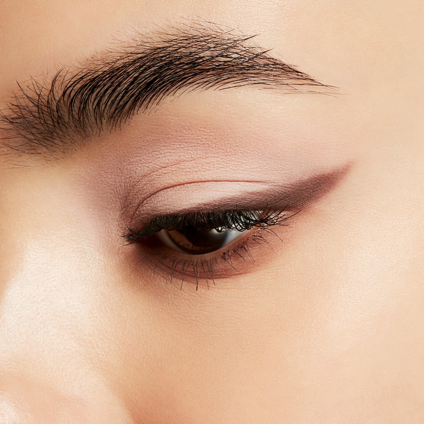 Pro Longwear Paint Pot with blendable eye color for Daily Makeup