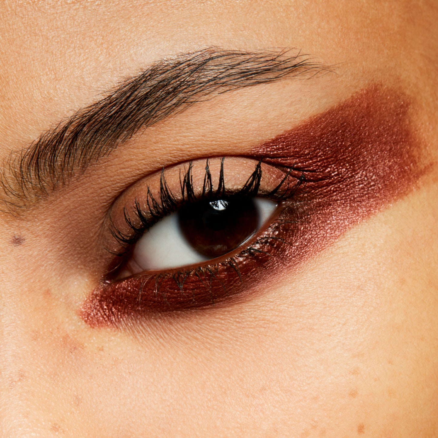 Extra Dimension Eye Shadow with blendable eye color for Daily Makeup