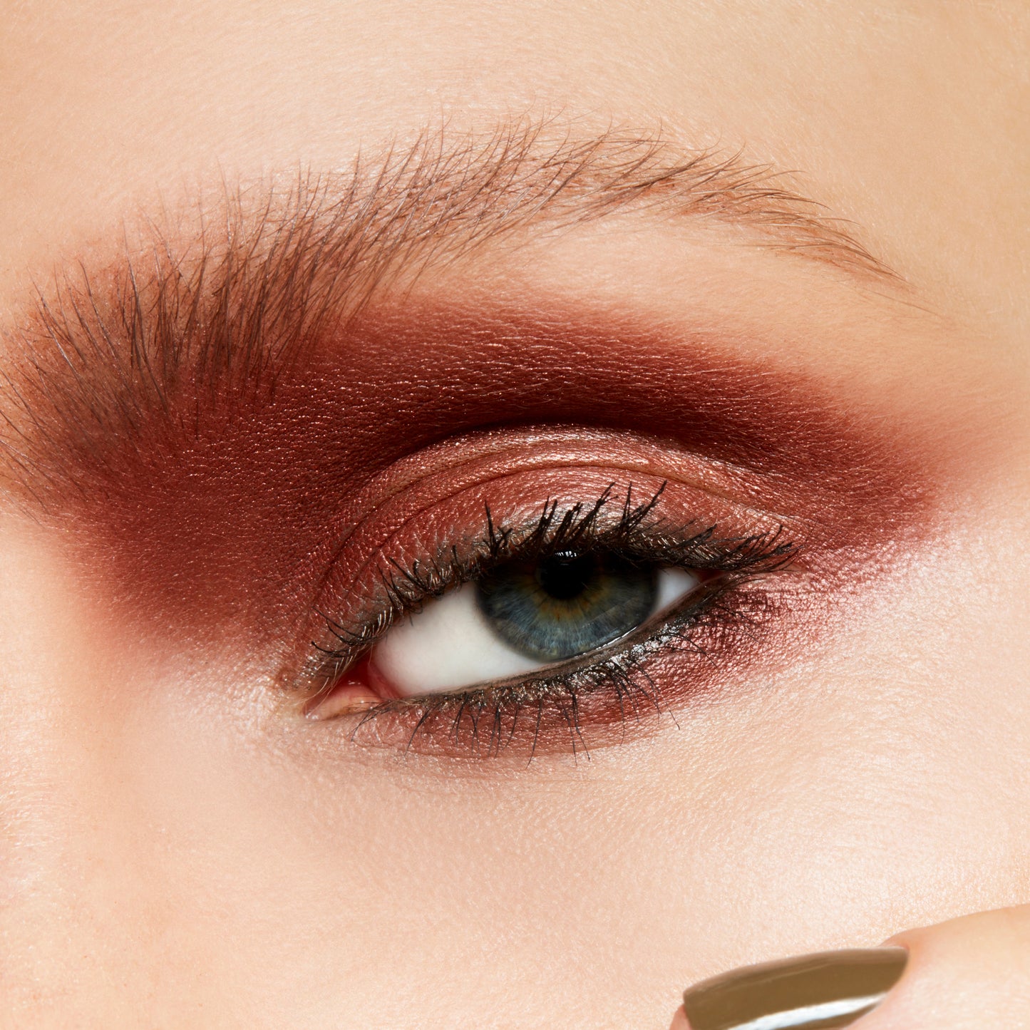 Extra Dimension Eye Shadow with blendable eye color for Daily Makeup