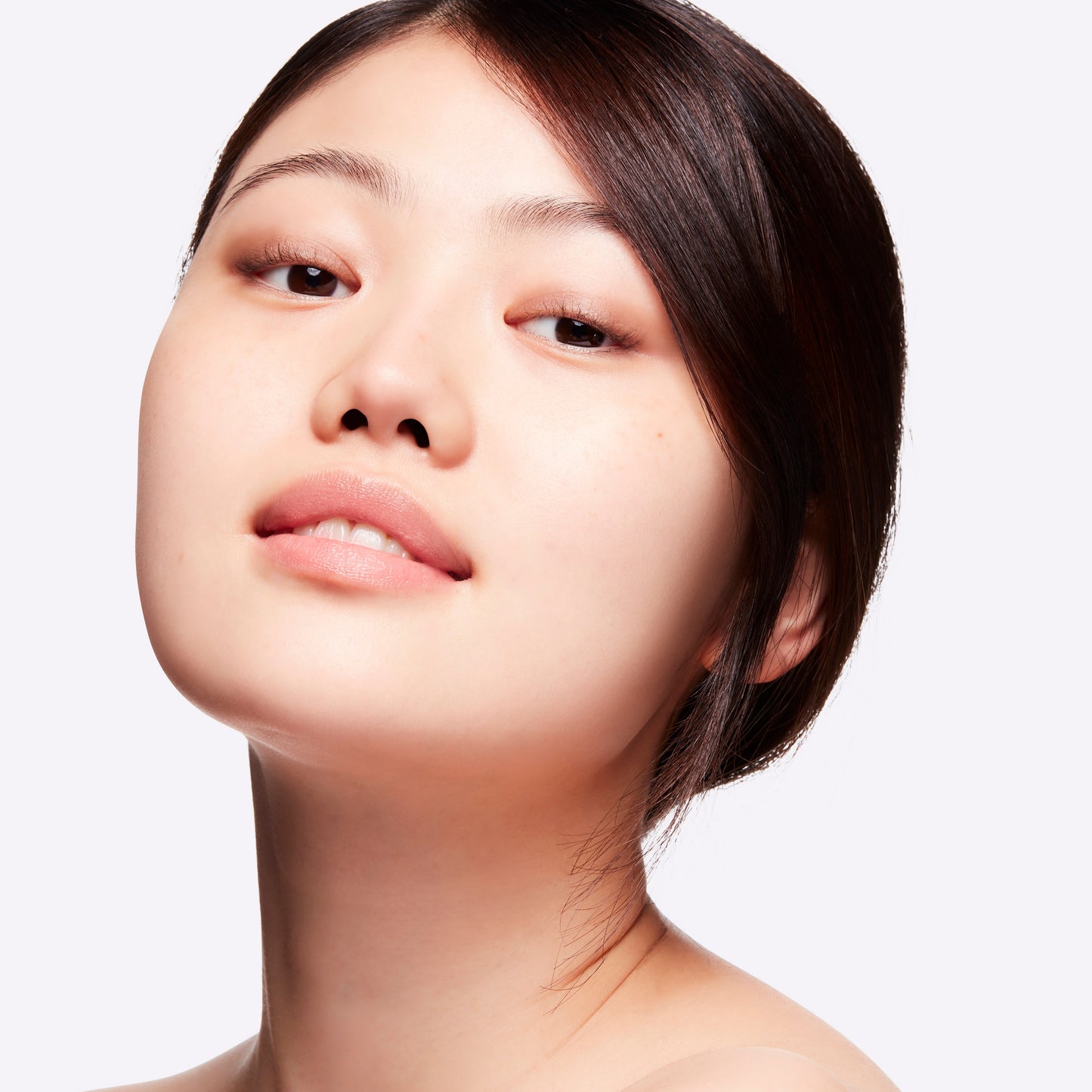 Studio Radiance Moisturizing and Illuminating Silky Primer with smooth makeup preparation for Daily Makeup