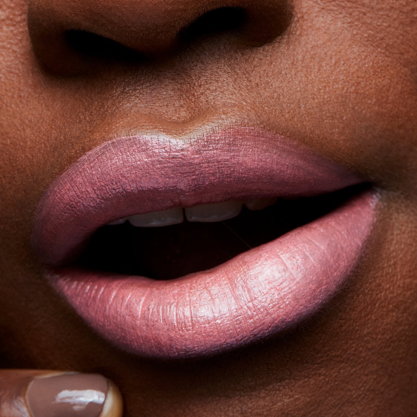 Frost Lipstick with rich wearable color for Daily Makeup